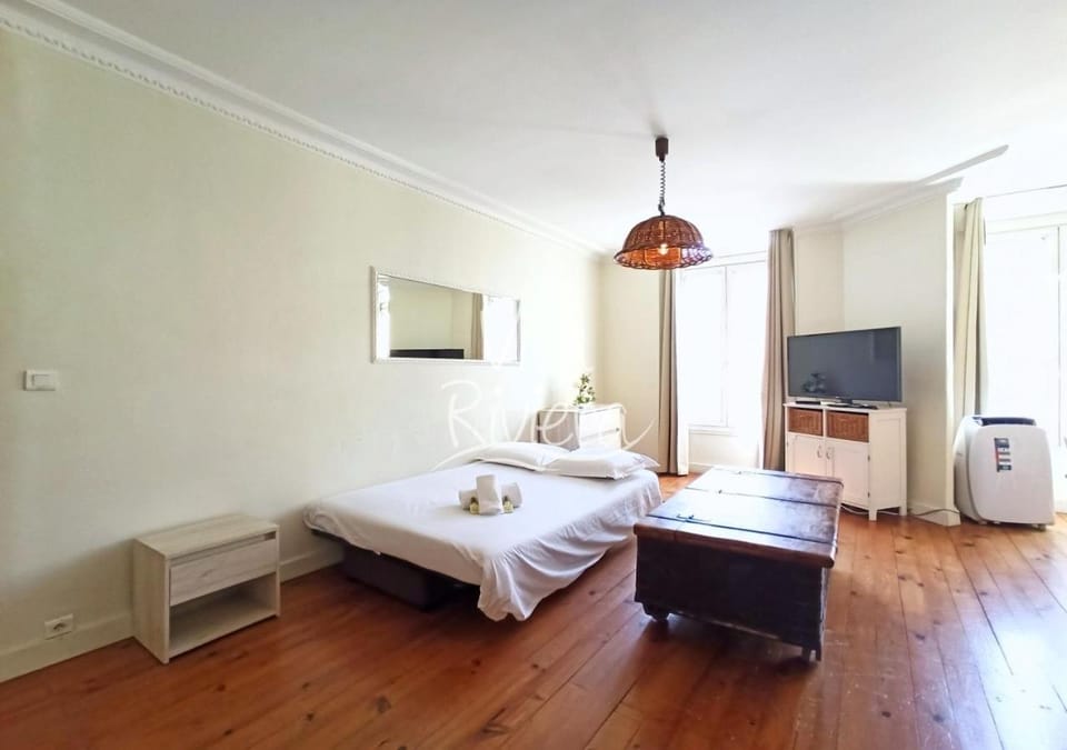 Communal lounge/ TV room, Bed, TV and multimedia