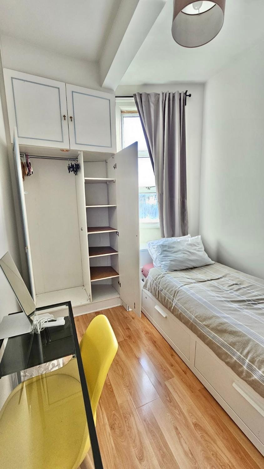 Bed, Photo of the whole room, wardrobe