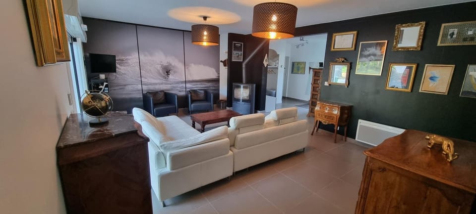 Communal lounge/ TV room, Living room
