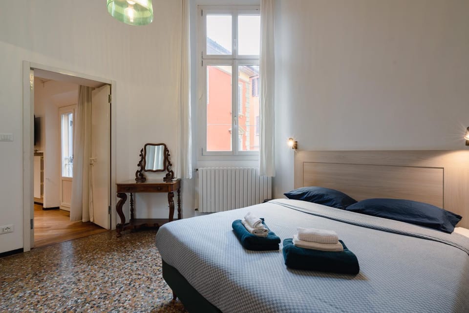 Palazzo Rialto Antique Apartment in Bologna