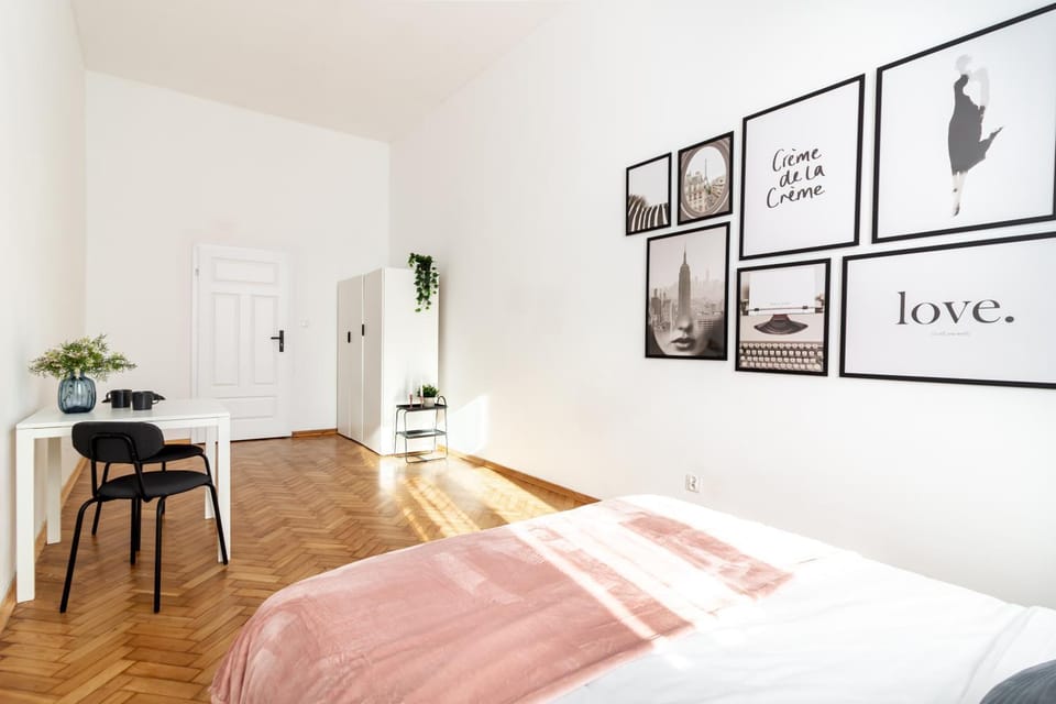Bed, Photo of the whole room, Bedroom
