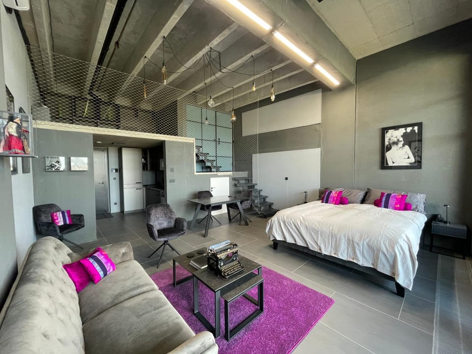 Luxe studio with pool, sauna, jacuzzi, gym, balcony Apartment in Prague