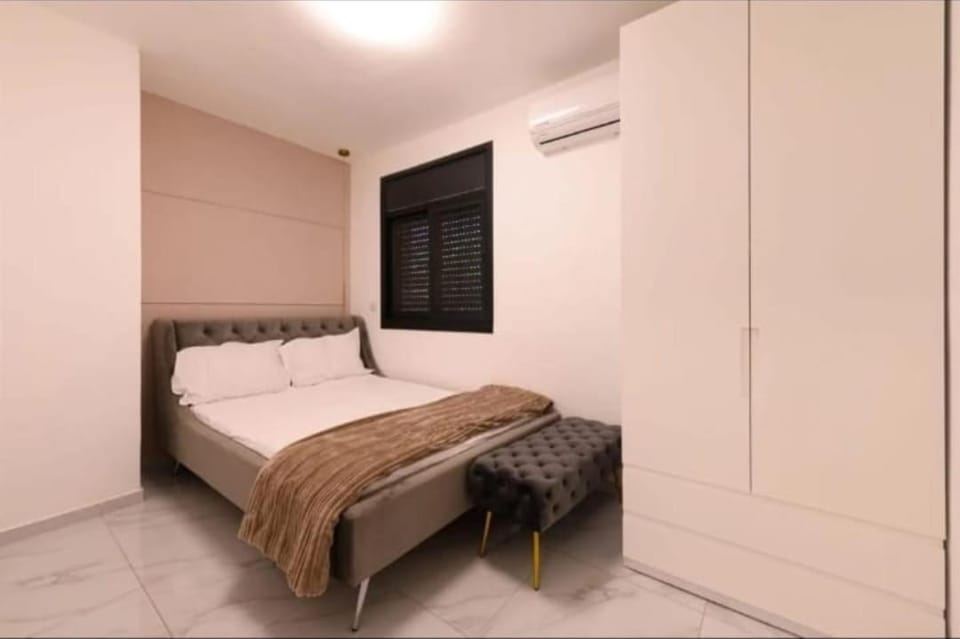 panorama house 3bdr in heart with scelter in the building Apartment in Jerusalem