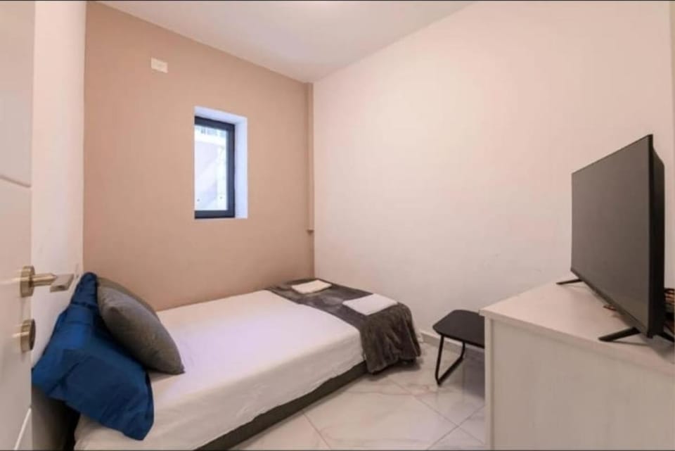 panorama house 3bdr in heart with scelter in the building Apartment in Jerusalem
