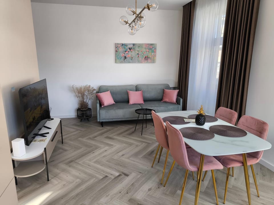 Communal lounge/ TV room, Living room, Dining area