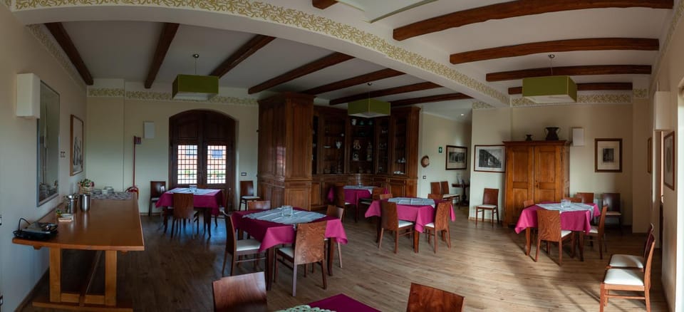 Restaurant/places to eat, Banquet/Function facilities