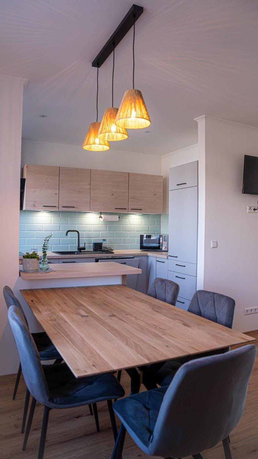Dining area, kitchen
