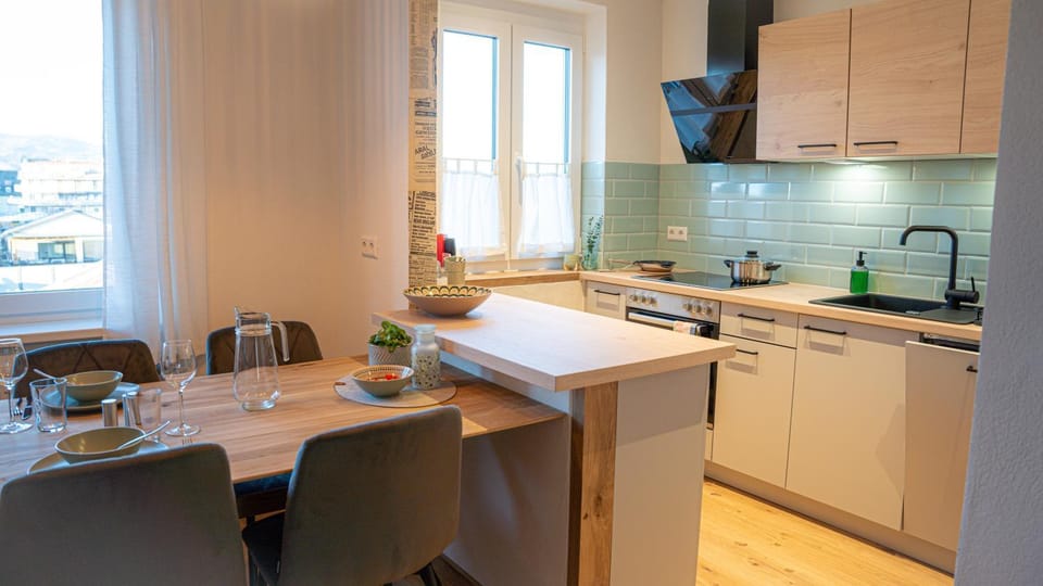 Dining area, kitchen