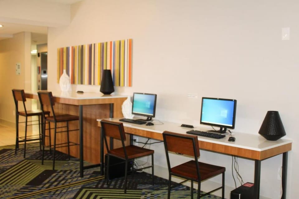 Holiday Inn Express and Suites Martinsville Bloomington Area Hotel in Indiana