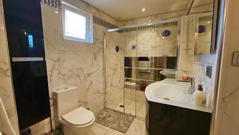 Shower, Toilet, Bathroom