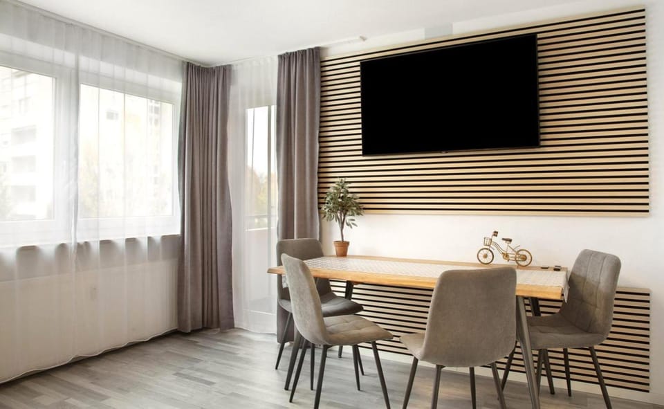 TV and multimedia, Living room, Dining area, Evening entertainment
