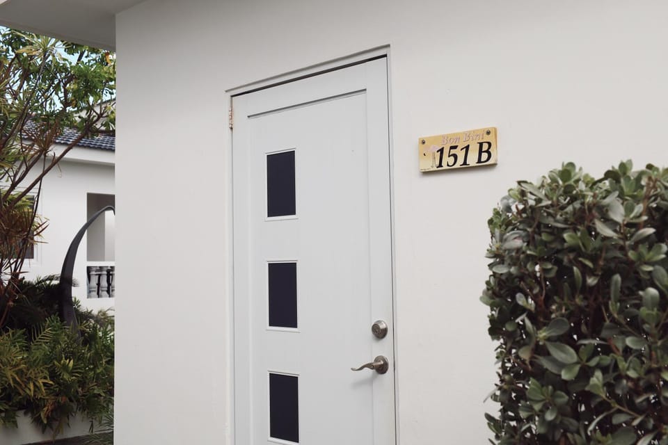 Property building, Facade/entrance, Day