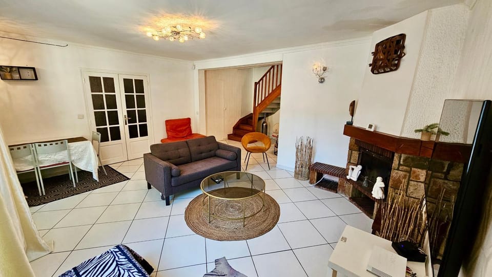 TV and multimedia, Living room, Seating area