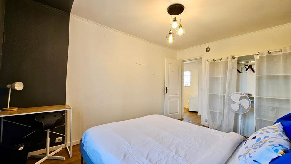 Bed, Photo of the whole room, Bedroom