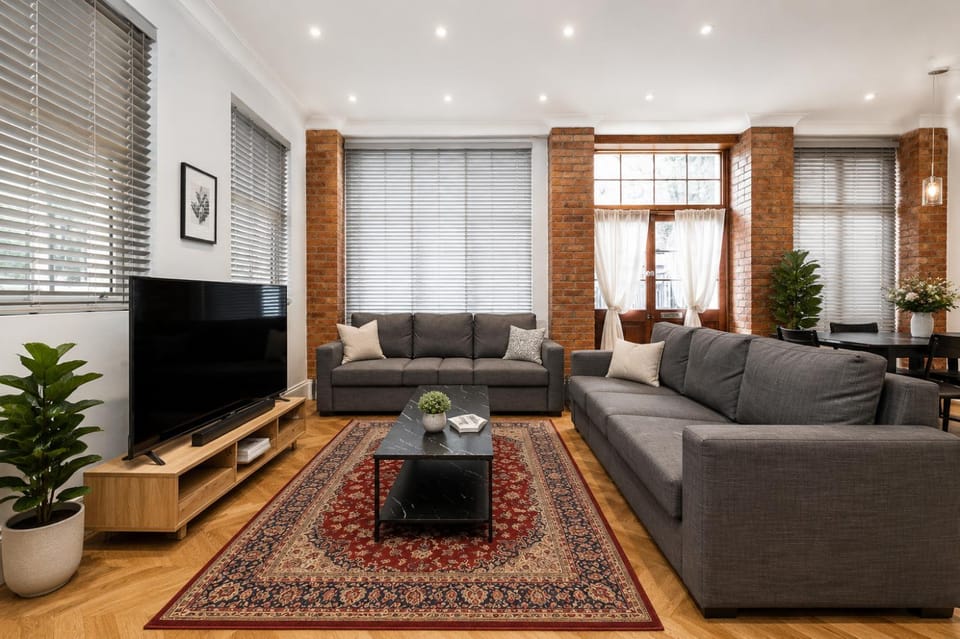 TV and multimedia, Living room, Seating area