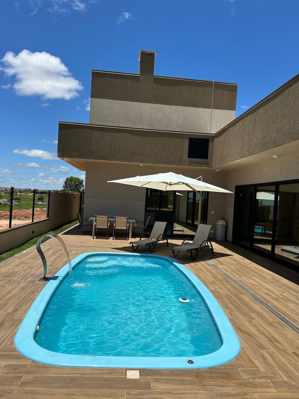REFLECT HOUSE - RIVIERA DE SANTA CRISTINA Xlll House in State of Paraná