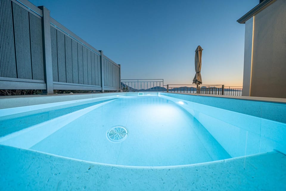 Pool view, Swimming pool