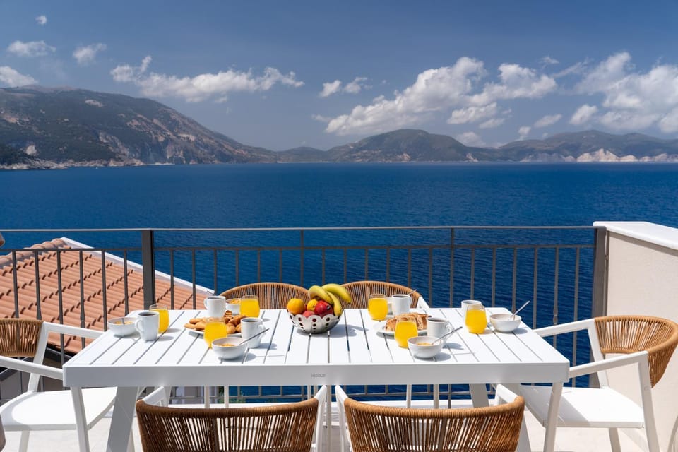 Patio, Natural landscape, View (from property/room), Balcony/Terrace, Seating area, Dining area, Sea view