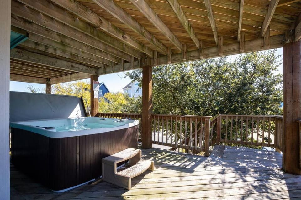 Short walk to Beach with Pool Game Room and Spa House in Corolla