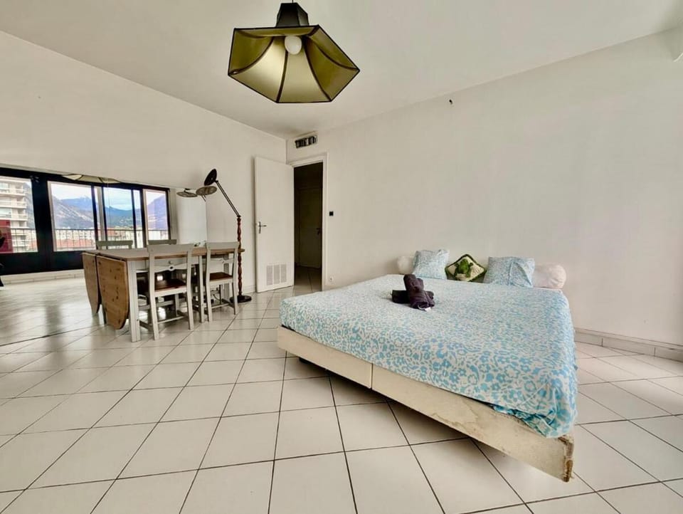 80 m2 - 8th Floor with Free Parking - 5 guests Apartment in Grenoble