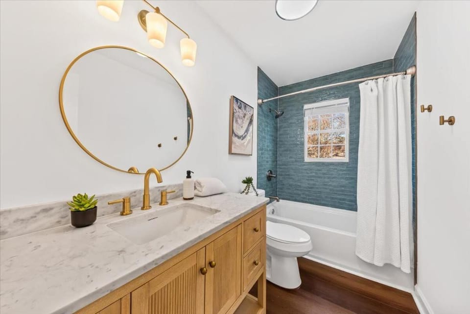 Shower, Toilet, Bathroom, Bath, towels