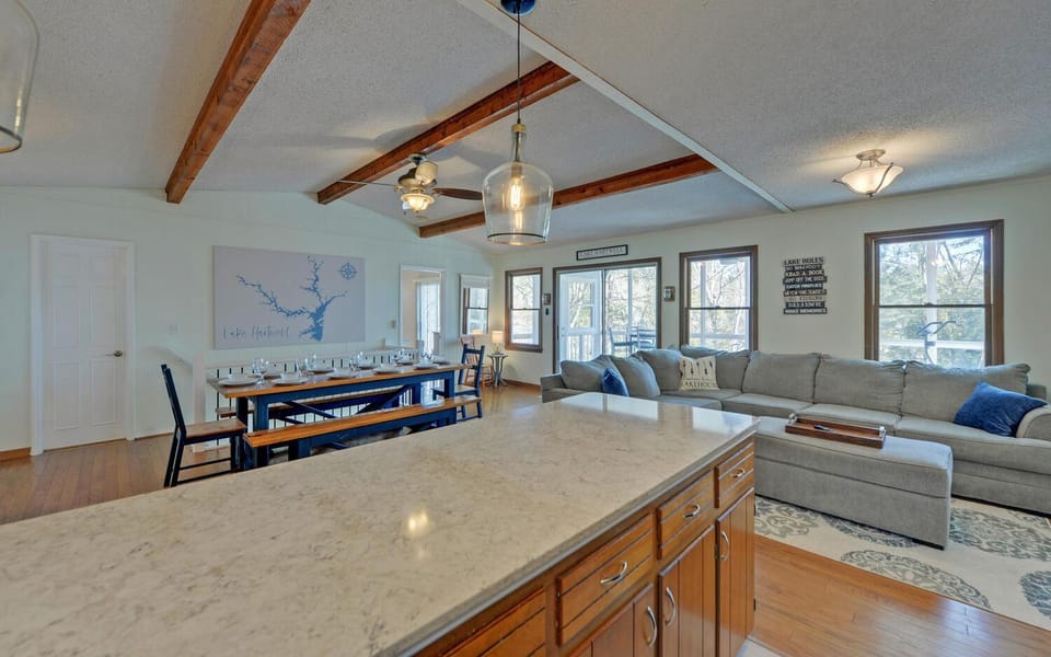 Milltown Cove Escape on Lake Hartwell House in Reed Creek