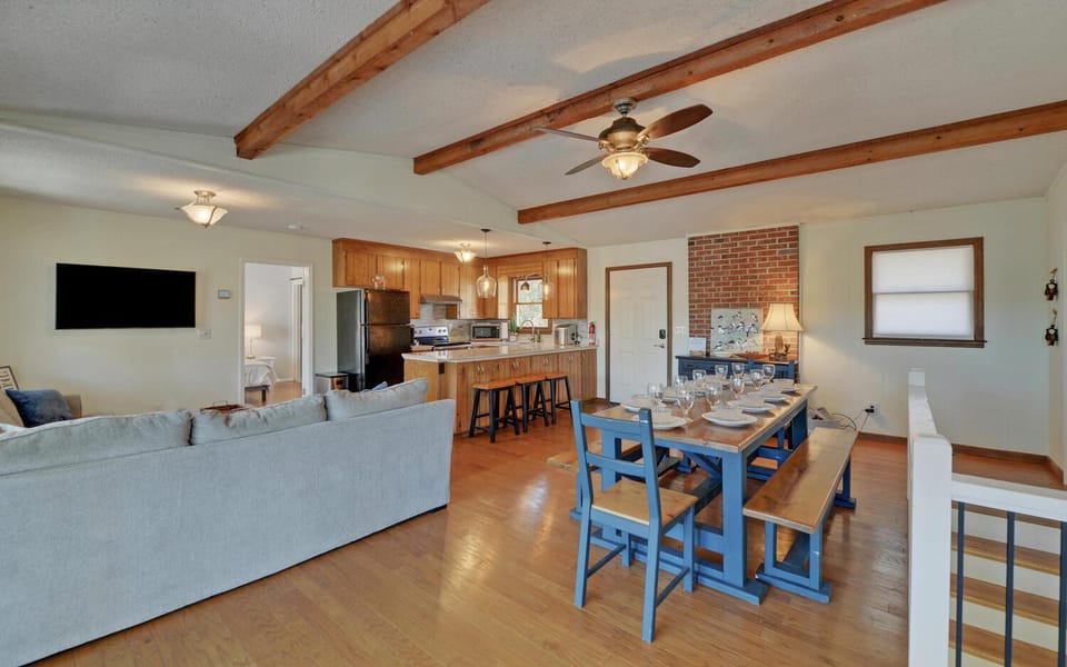 Milltown Cove Escape on Lake Hartwell House in Reed Creek