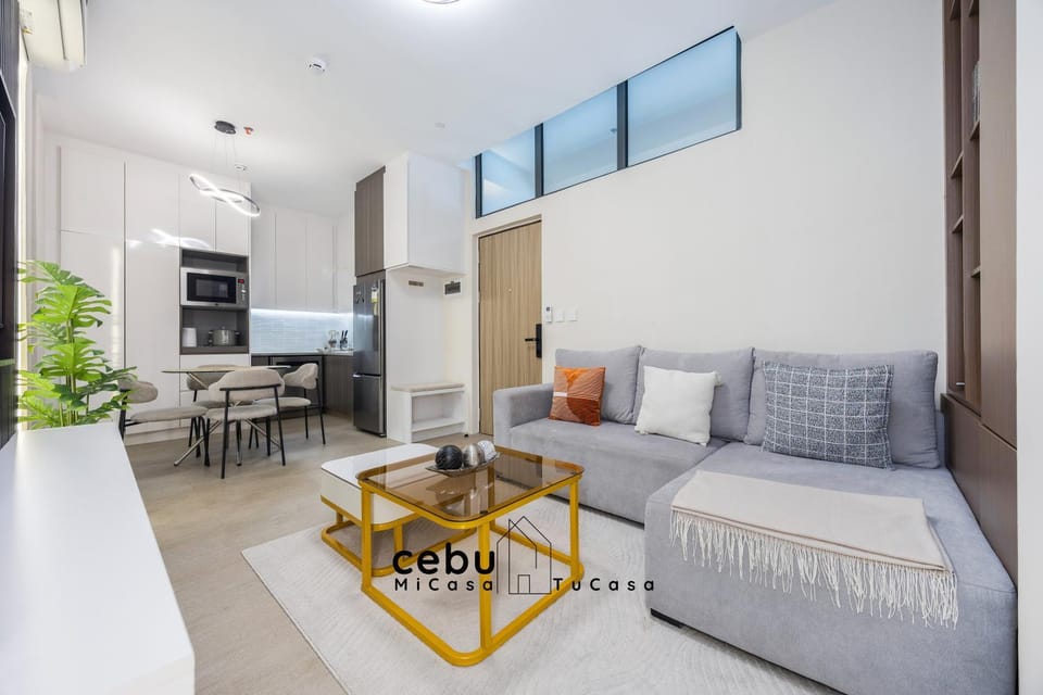 New Modern Pool Front Condo Near IT Park Apartment hotel in Lapu-Lapu City