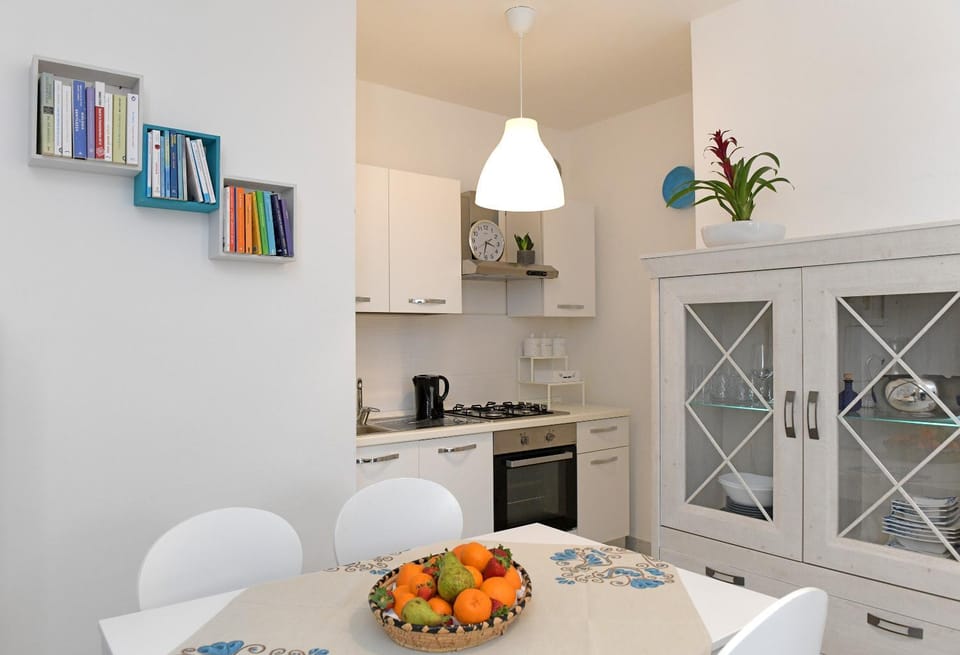Kitchen or kitchenette, Food, oven, stove