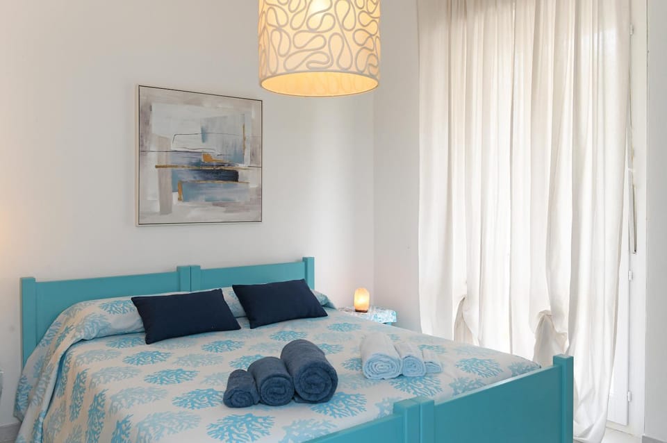 Photo of the whole room, Bedroom, towels