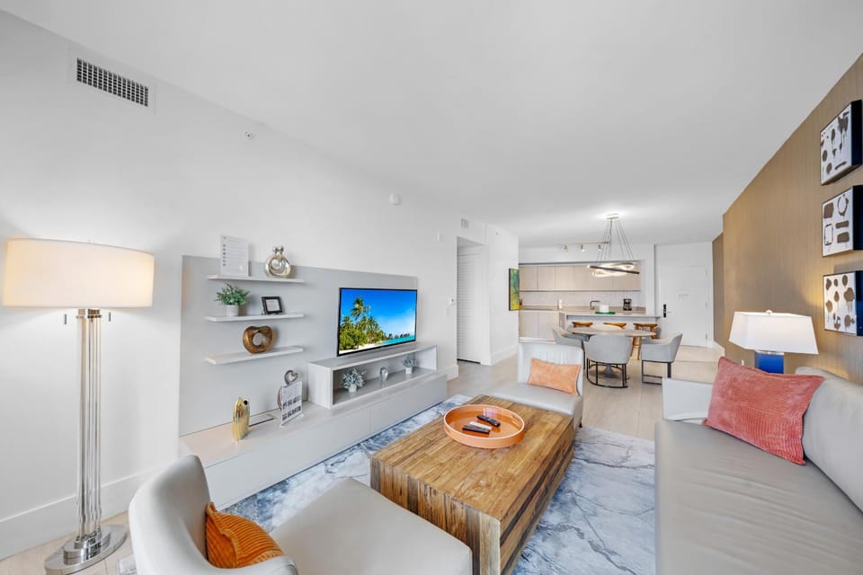 TV and multimedia, Kitchen or kitchenette, Living room, Photo of the whole room, Seating area