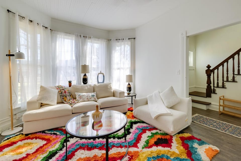 Walk to Beach: Vintage Riverside Home in Seaside! House in Seaside