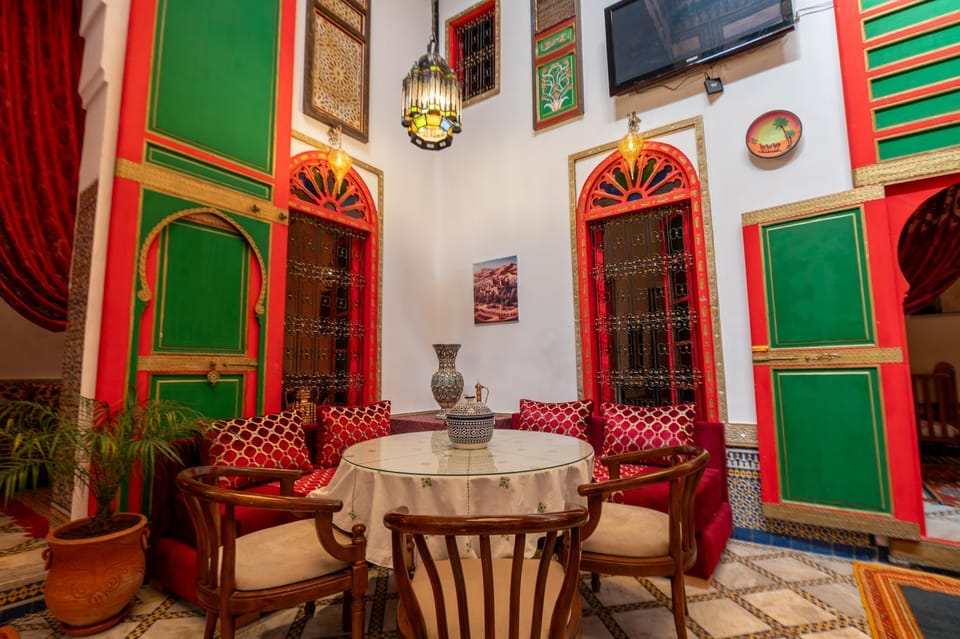 Restaurant/places to eat, TV and multimedia, Seating area, Dining area, Internal: Not applicable to any particular room