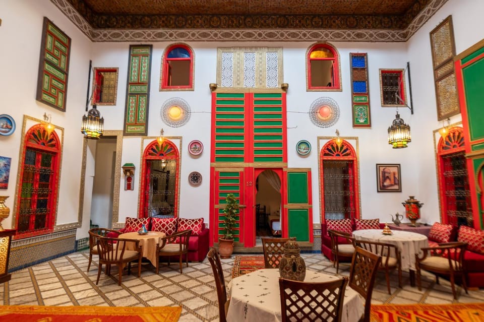 Restaurant/places to eat, Business facilities, Banquet/Function facilities, Seating area
