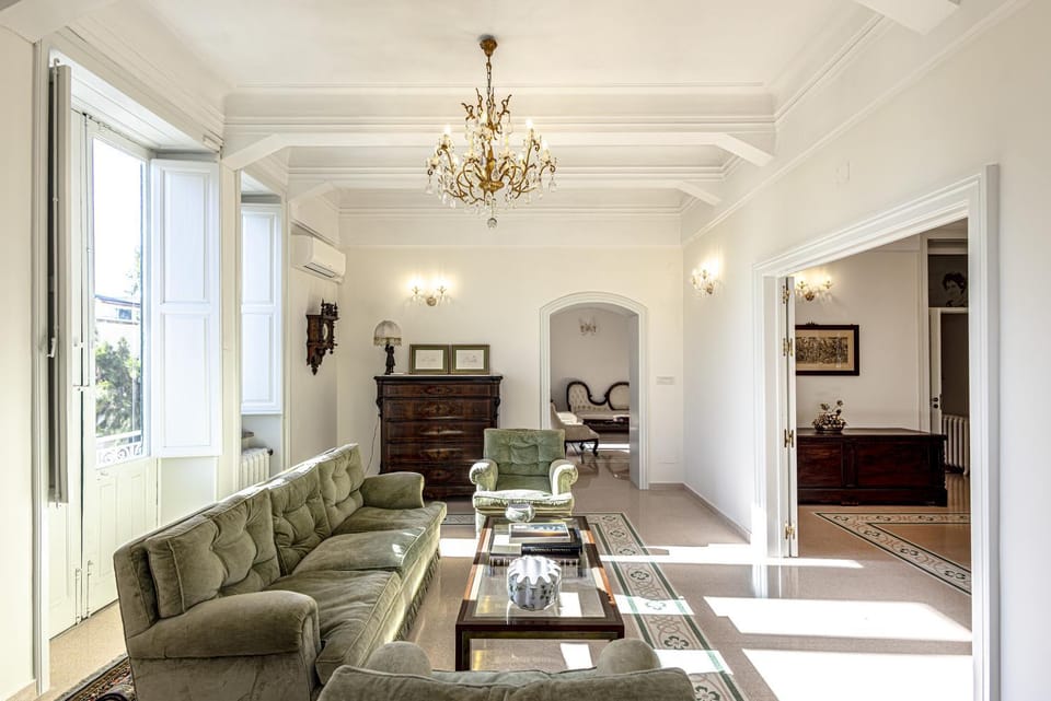 Living room, Seating area