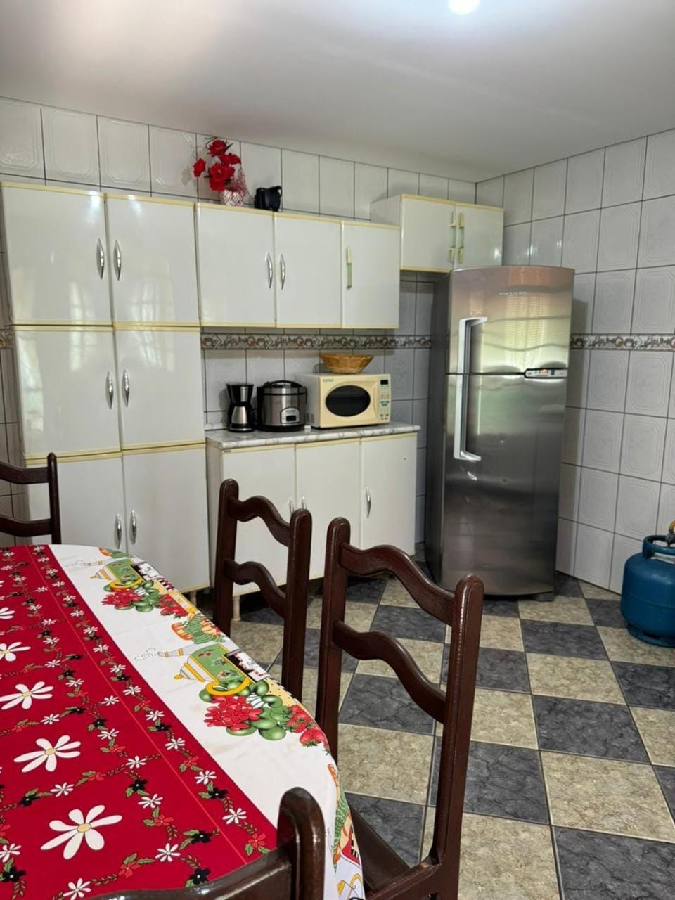 Dining area, Communal kitchen, microwave, oven, stove
