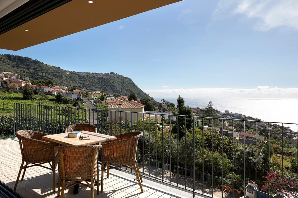 Natural landscape, Balcony/Terrace, Dining area