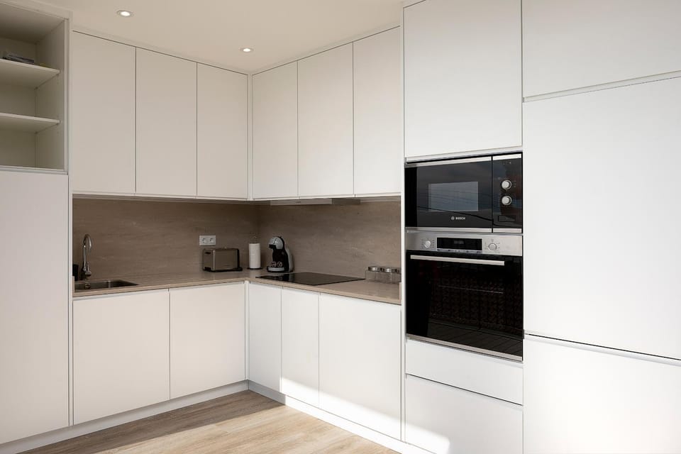 Coffee/tea facilities, Kitchen or kitchenette, dishwasher, oven, stove, toaster