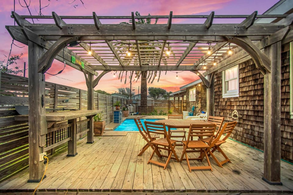 Oleander House - Pet Friendly PRIVATE POOL House in Port Aransas