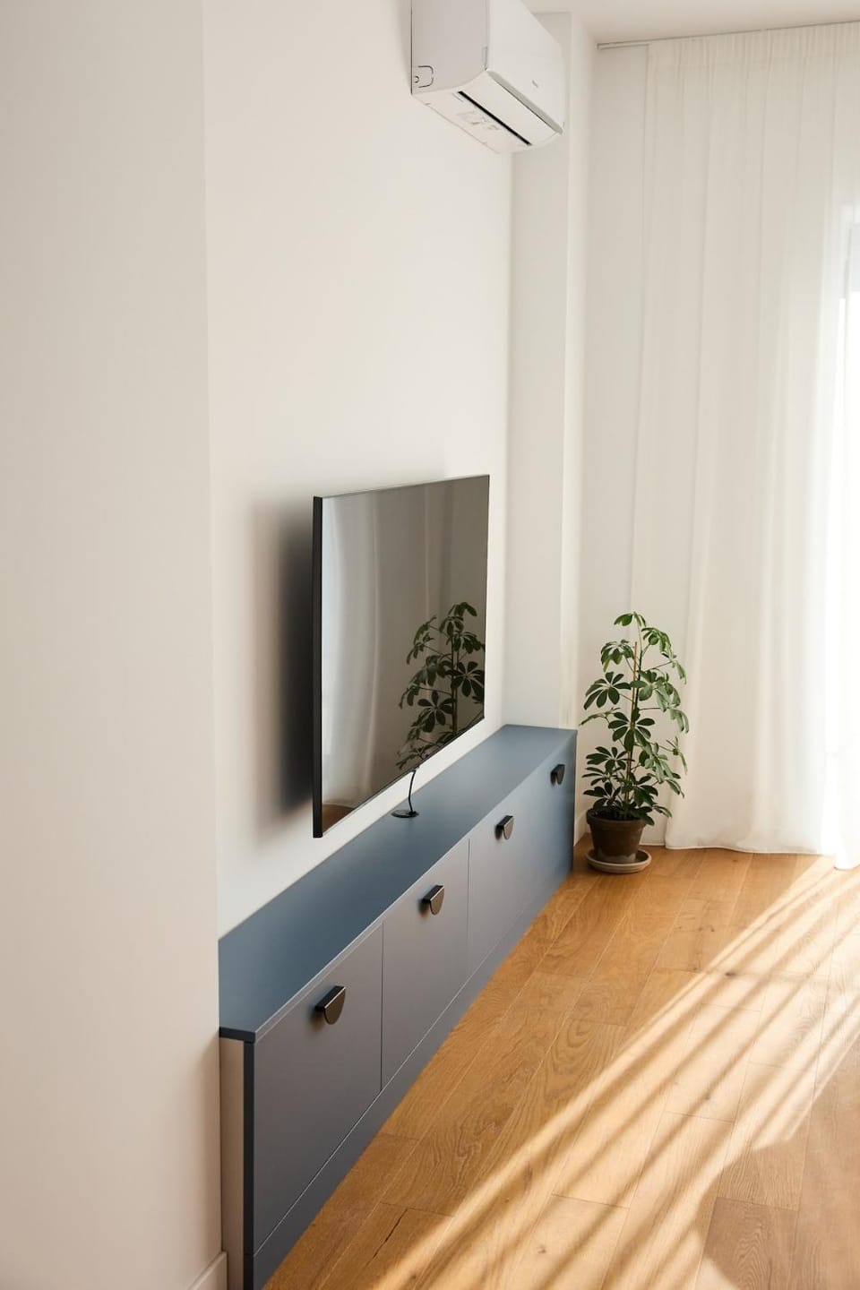 TV and multimedia, Living room, air conditioner