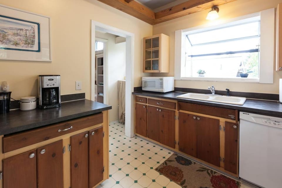 Adorable Cottage in the Heart of Hood River AC Mtn & River Views House in Hood River