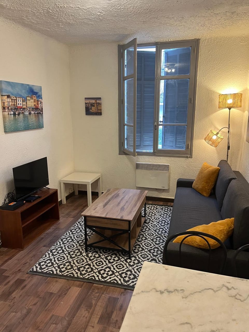 Communal lounge/ TV room, TV and multimedia, Living room, Seating area, Evening entertainment