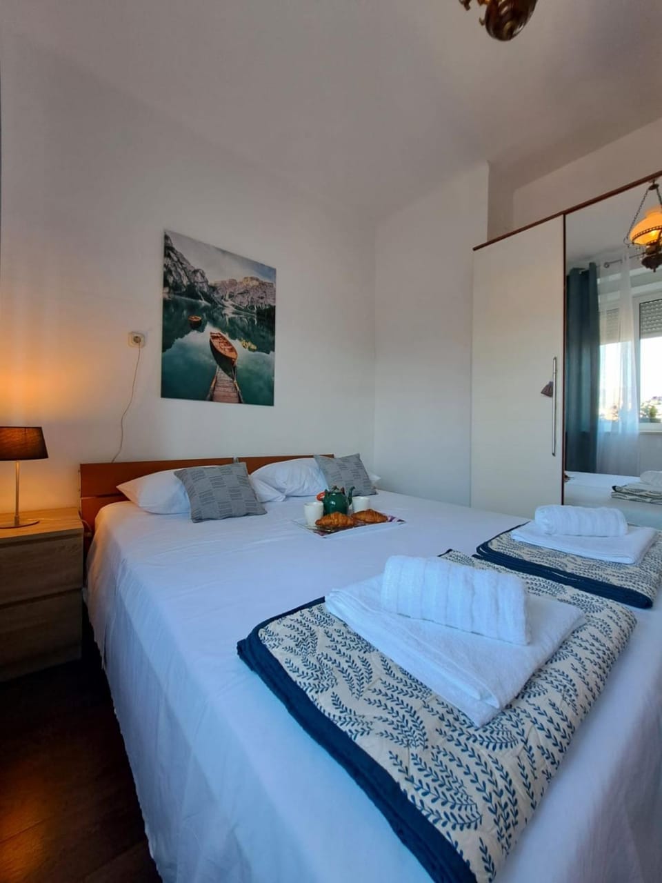 Bed, Bedroom, towels