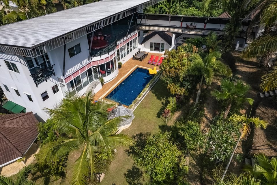Property building, Day, Natural landscape, Bird's eye view, Garden, Garden view, Pool view, Swimming pool