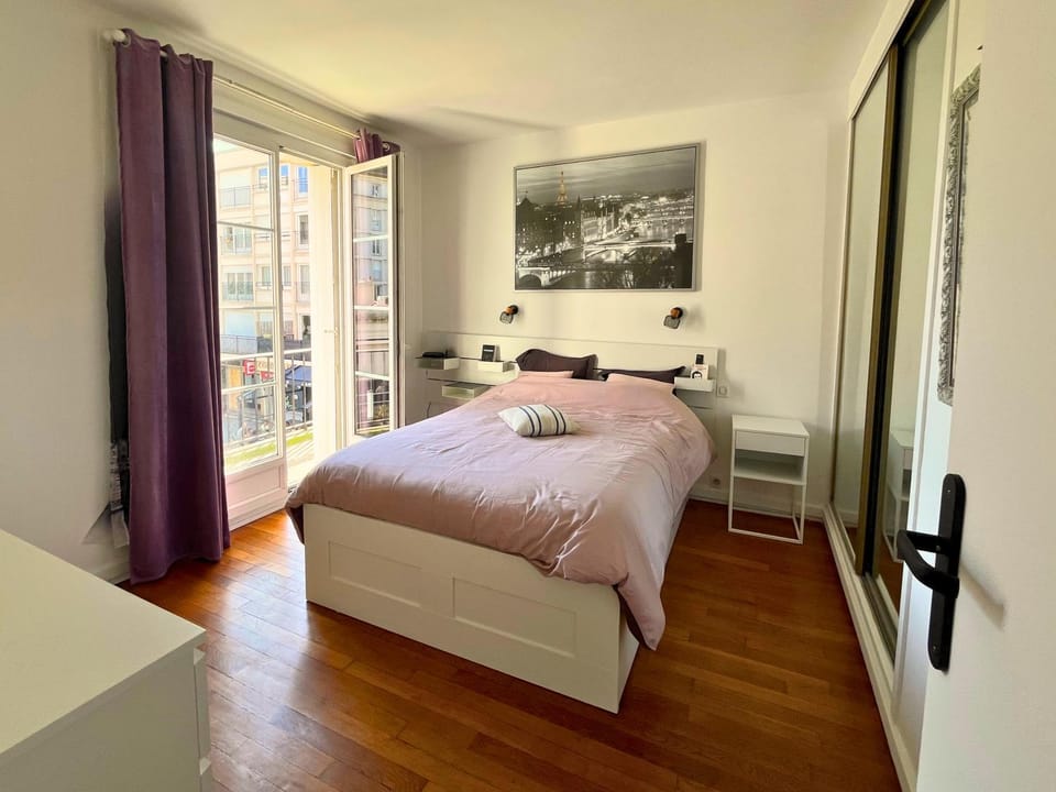Bed, Photo of the whole room, Bedroom