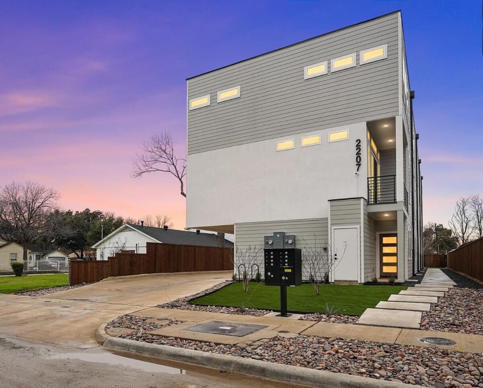 Property building, Day, Street view