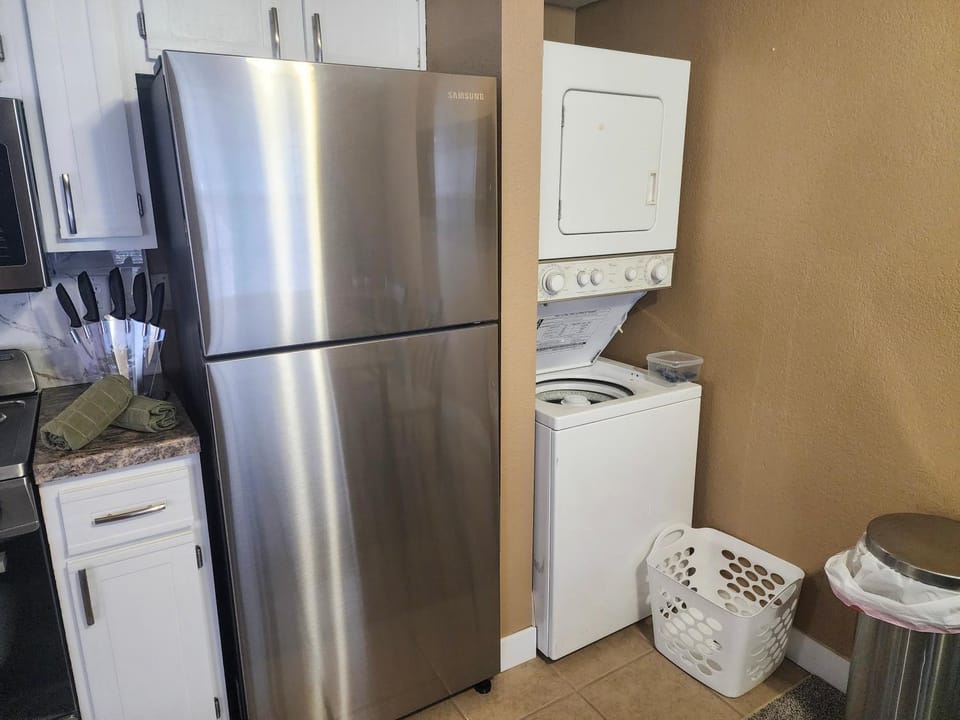 Kitchen or kitchenette, washing machine, dryer