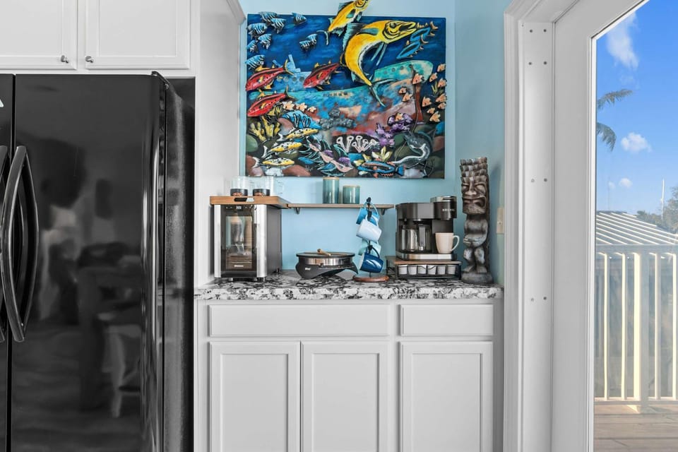 Coffee/tea facilities, Kitchen or kitchenette, minibar, stove