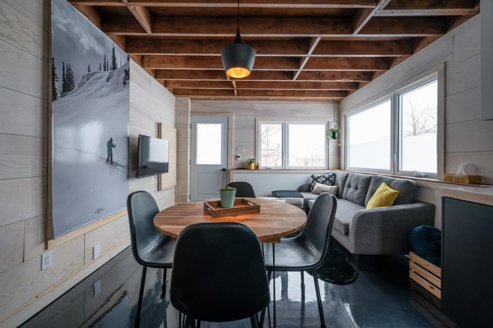 TV and multimedia, Seating area, Dining area