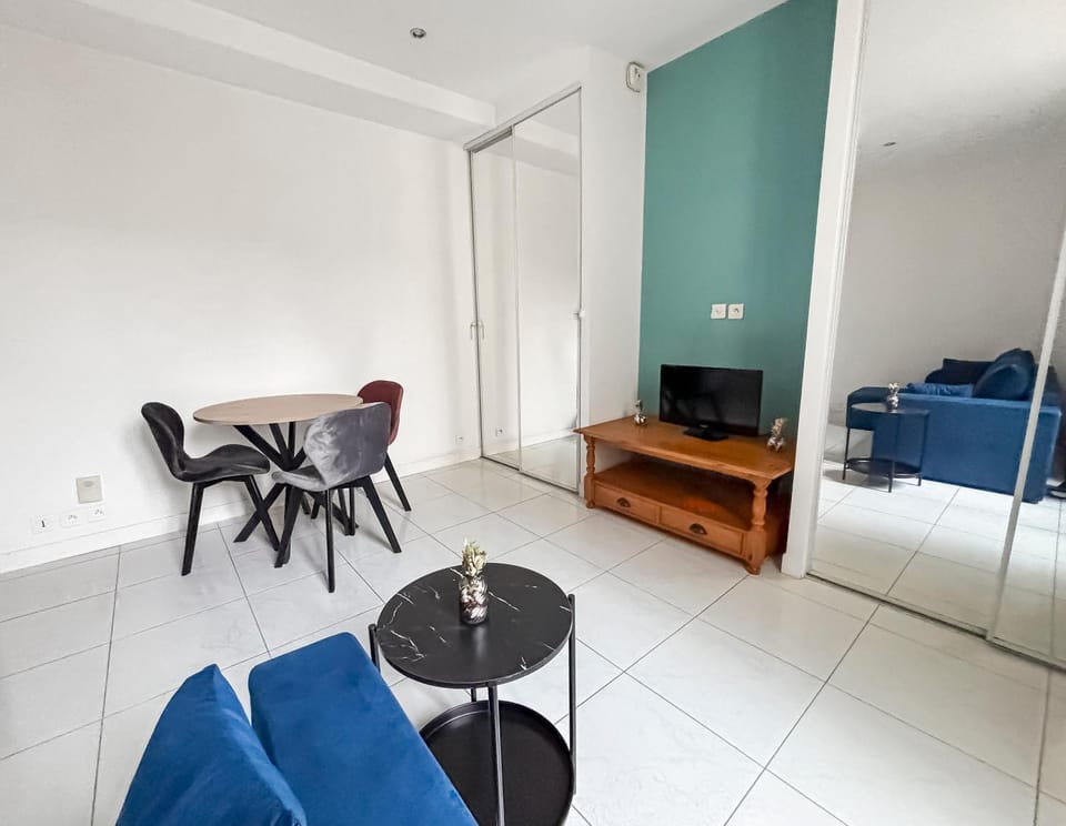 Living room, Dining area